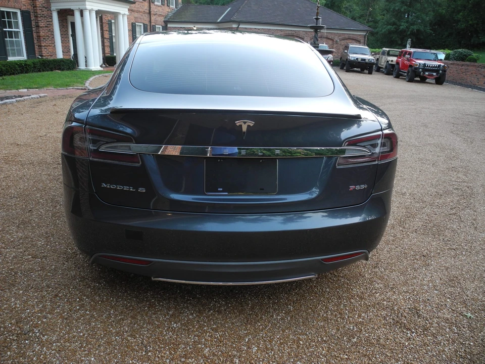 2014 Tesla Model S - Image 9 of 31