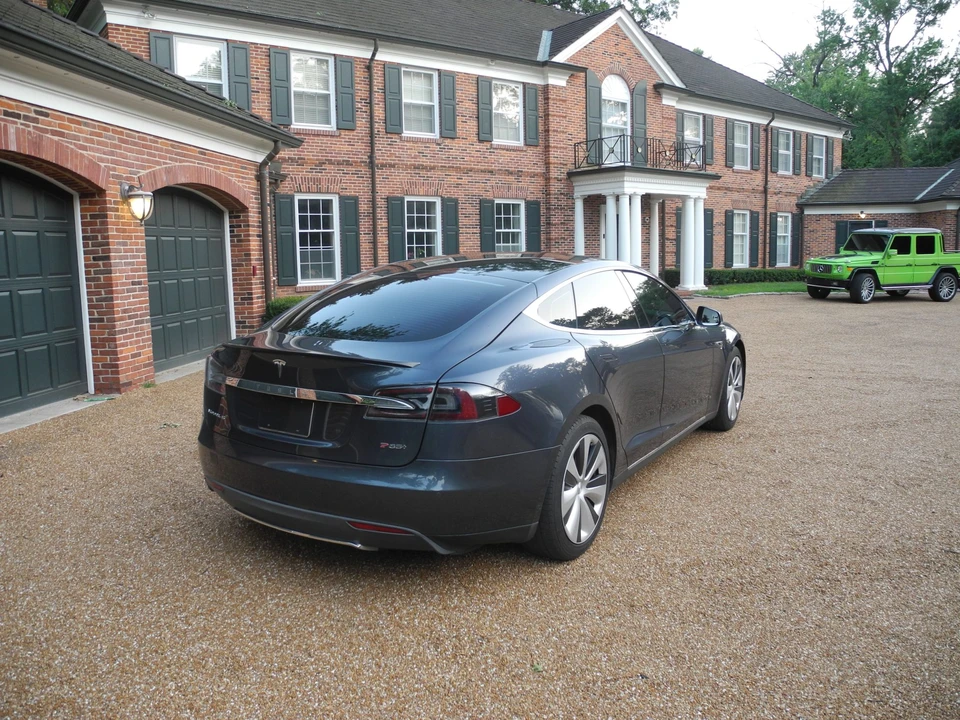 2014 Tesla Model S - Image 10 of 31