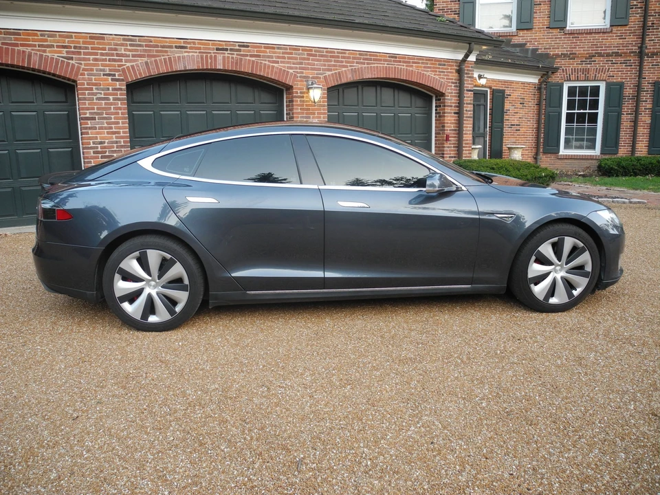 2014 Tesla Model S - Image 13 of 31