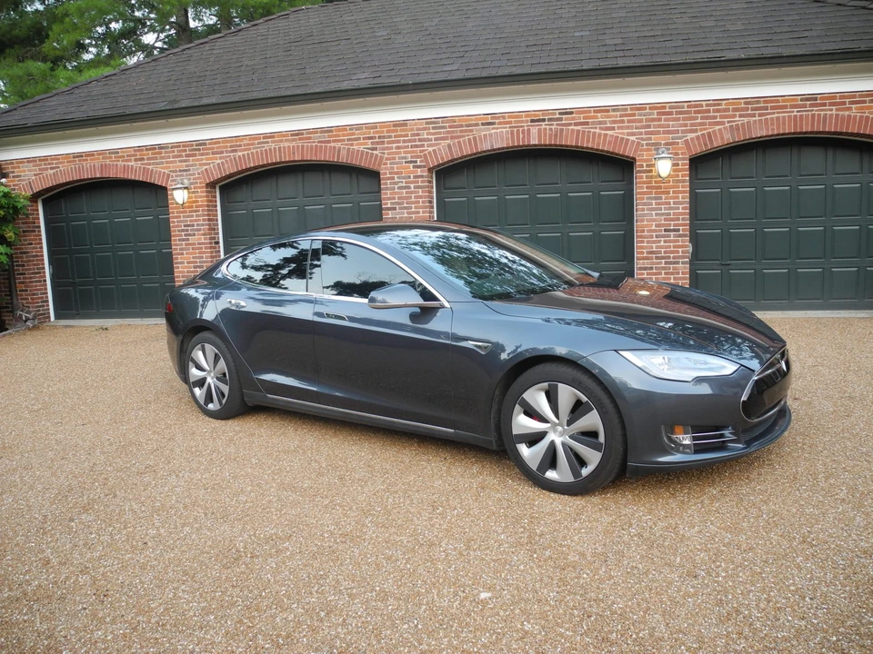 2014 Tesla Model S - Image 15 of 31