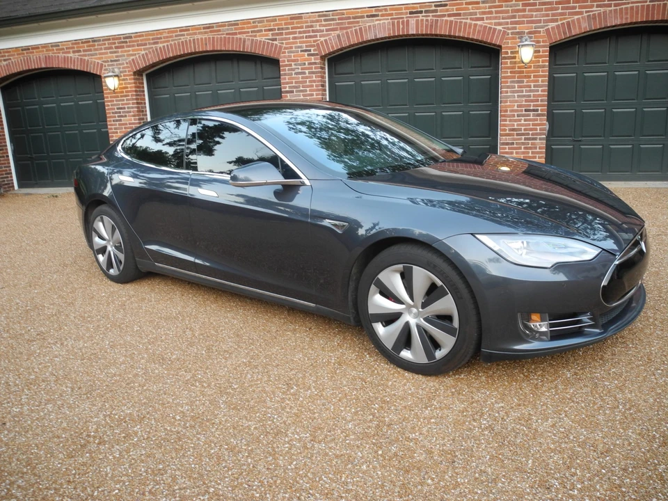2014 Tesla Model S - Image 16 of 31