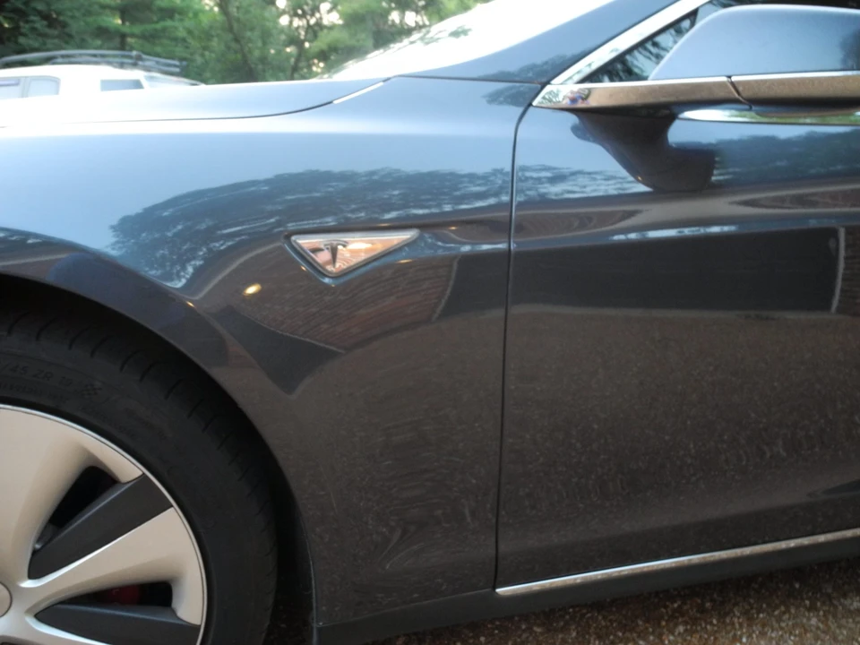 2014 Tesla Model S - Image 25 of 31
