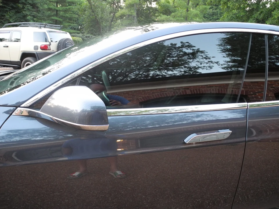 2014 Tesla Model S - Image 29 of 31
