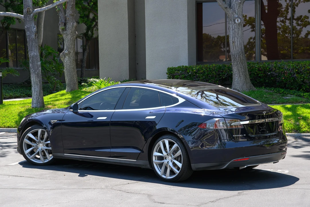 2014 Tesla Model S - Image 13 of 31