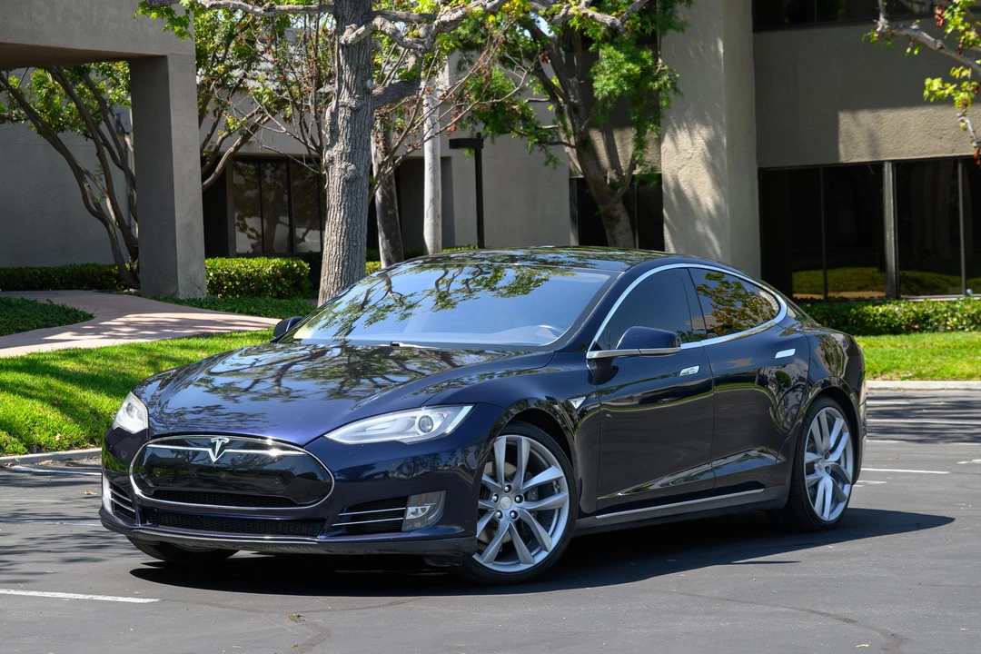 2014 Tesla Model S - Image 9 of 31
