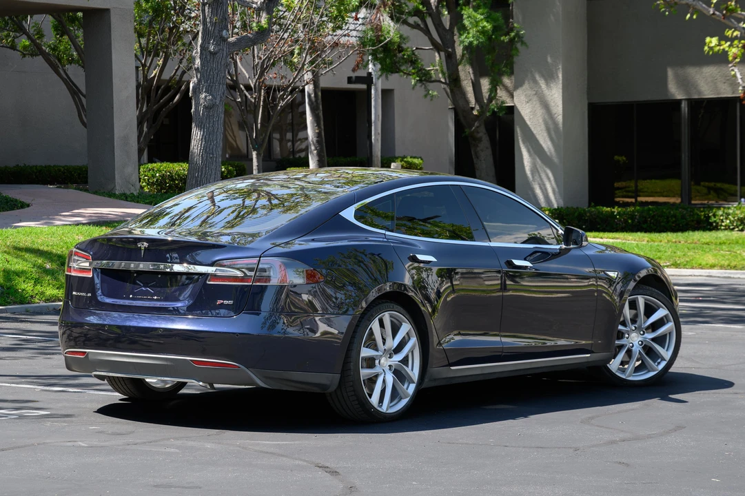 2014 Tesla Model S - Image 17 of 31