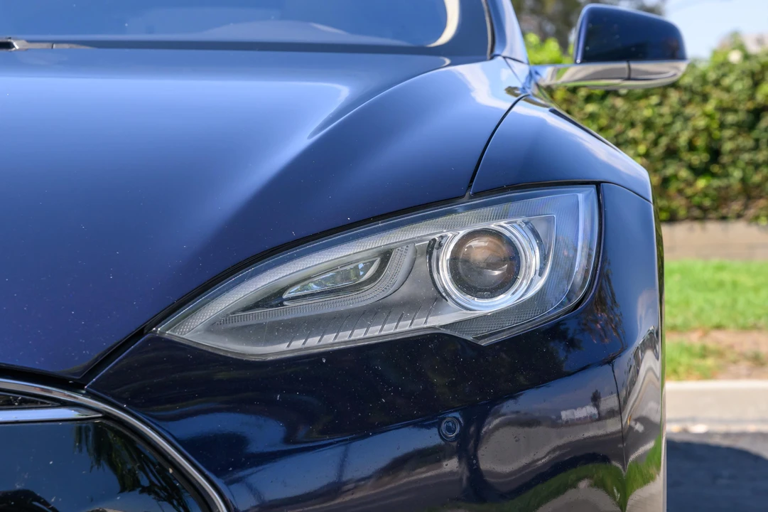 2014 Tesla Model S - Image 29 of 31