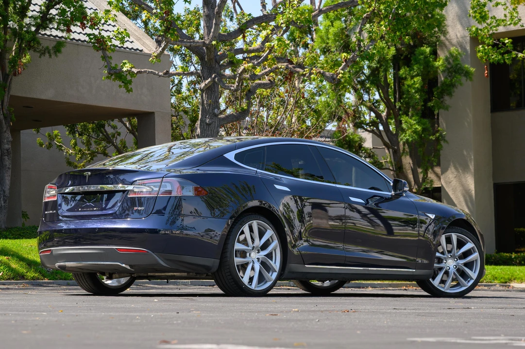 2014 Tesla Model S - Image 19 of 31