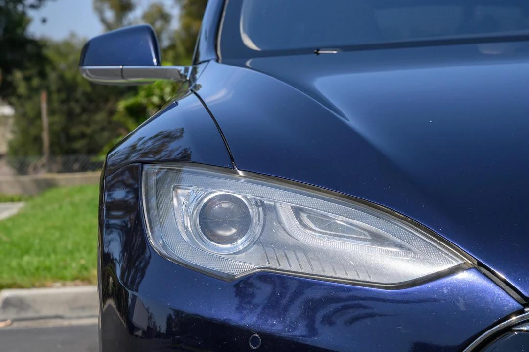 2014 Tesla Model S - Image 26 of 31