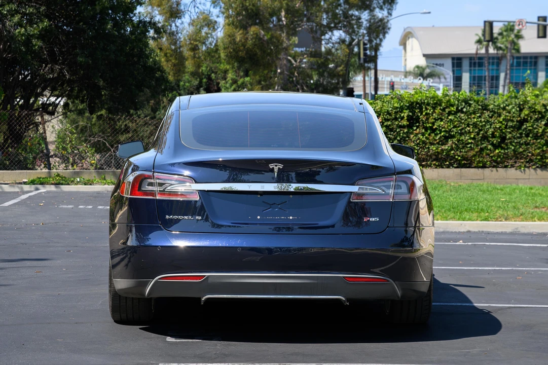2014 Tesla Model S - Image 15 of 31