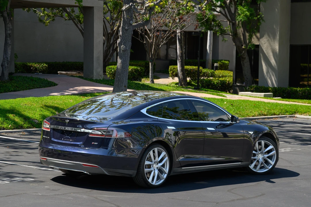 2014 Tesla Model S - Image 18 of 31