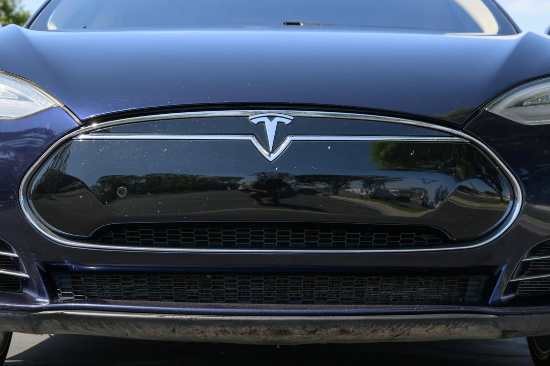 2014 Tesla Model S - Image 28 of 31