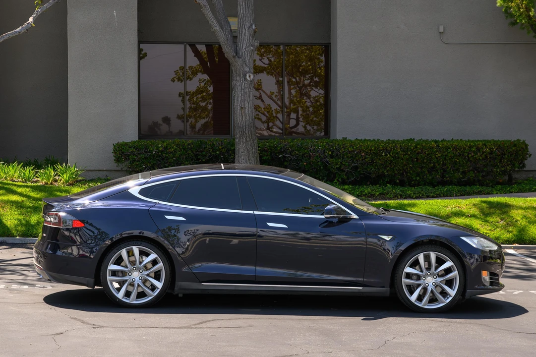 2014 Tesla Model S - Image 21 of 31