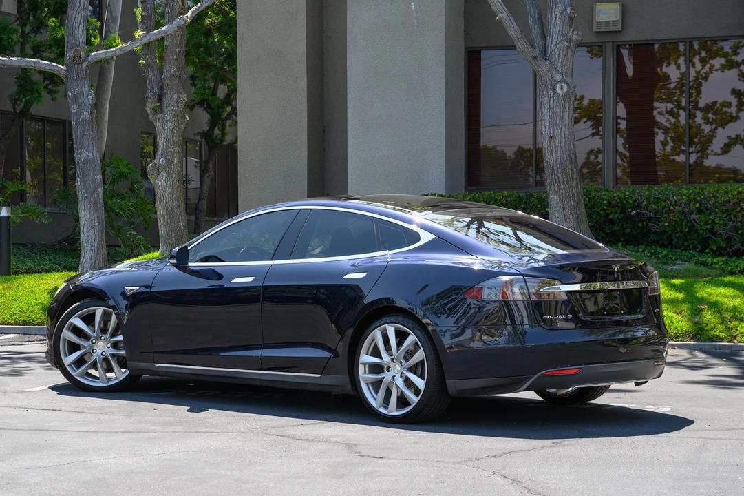 2014 Tesla Model S - Image 12 of 31