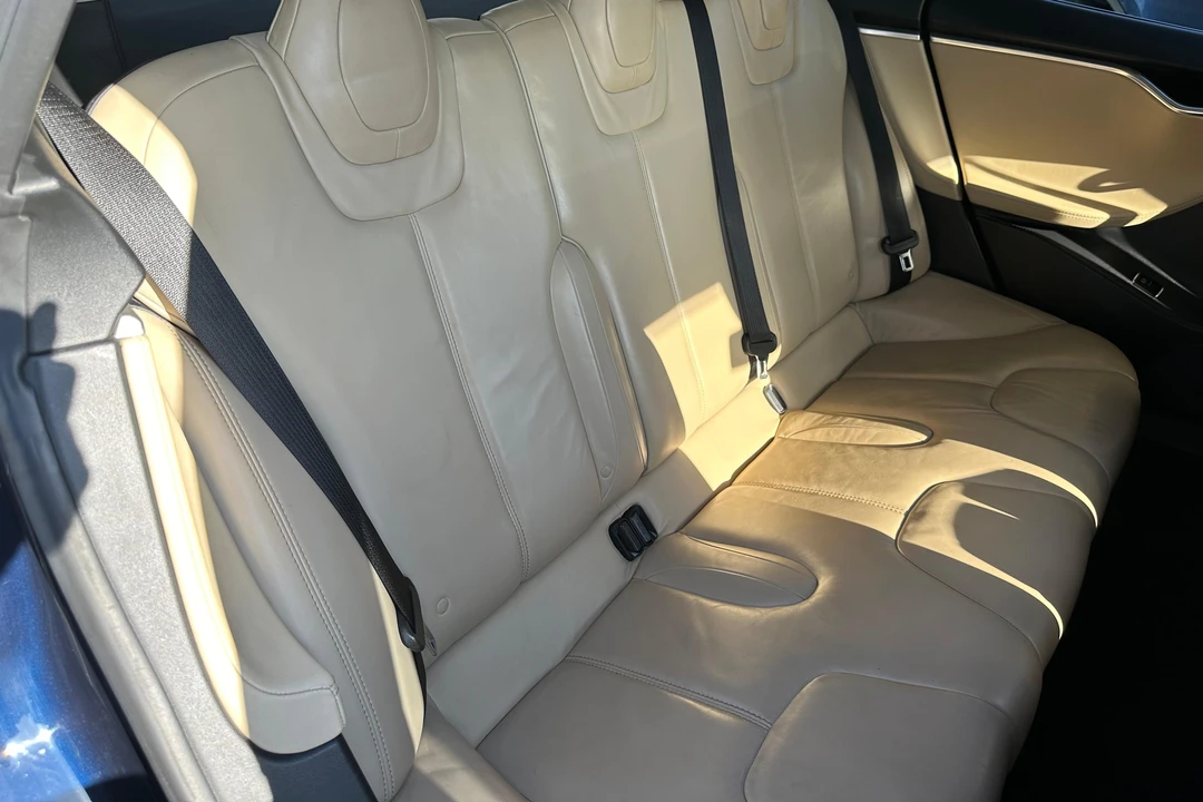 2014 Tesla Model S - Image 29 of 31