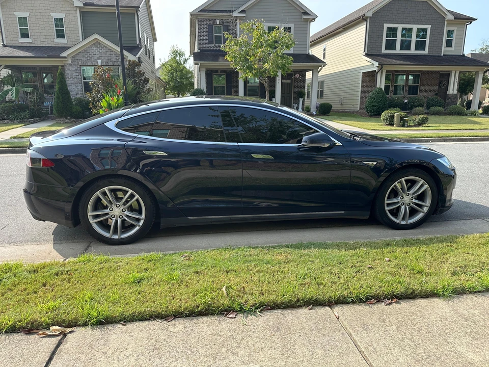 2014 Tesla Model S - Image 15 of 31