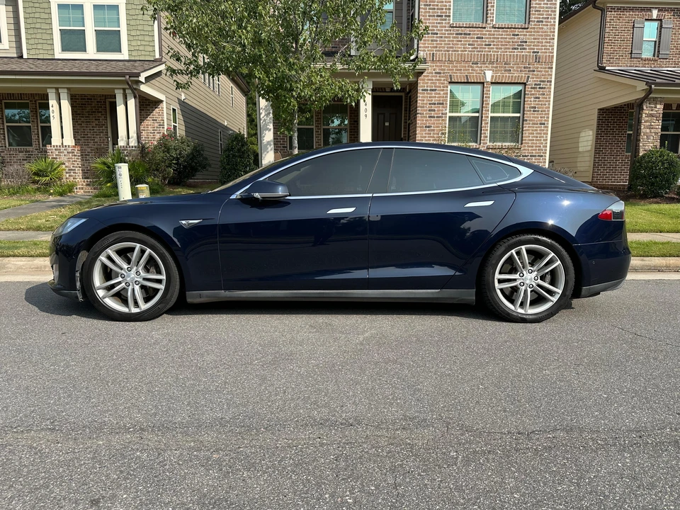 2014 Tesla Model S - Image 8 of 31
