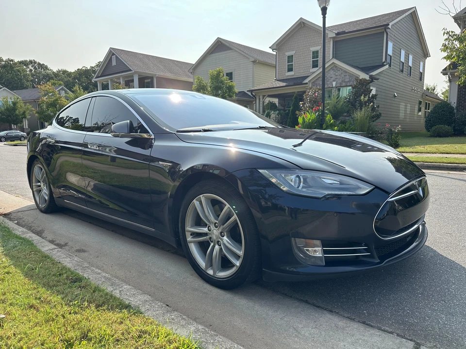 2014 Tesla Model S - Image 17 of 31
