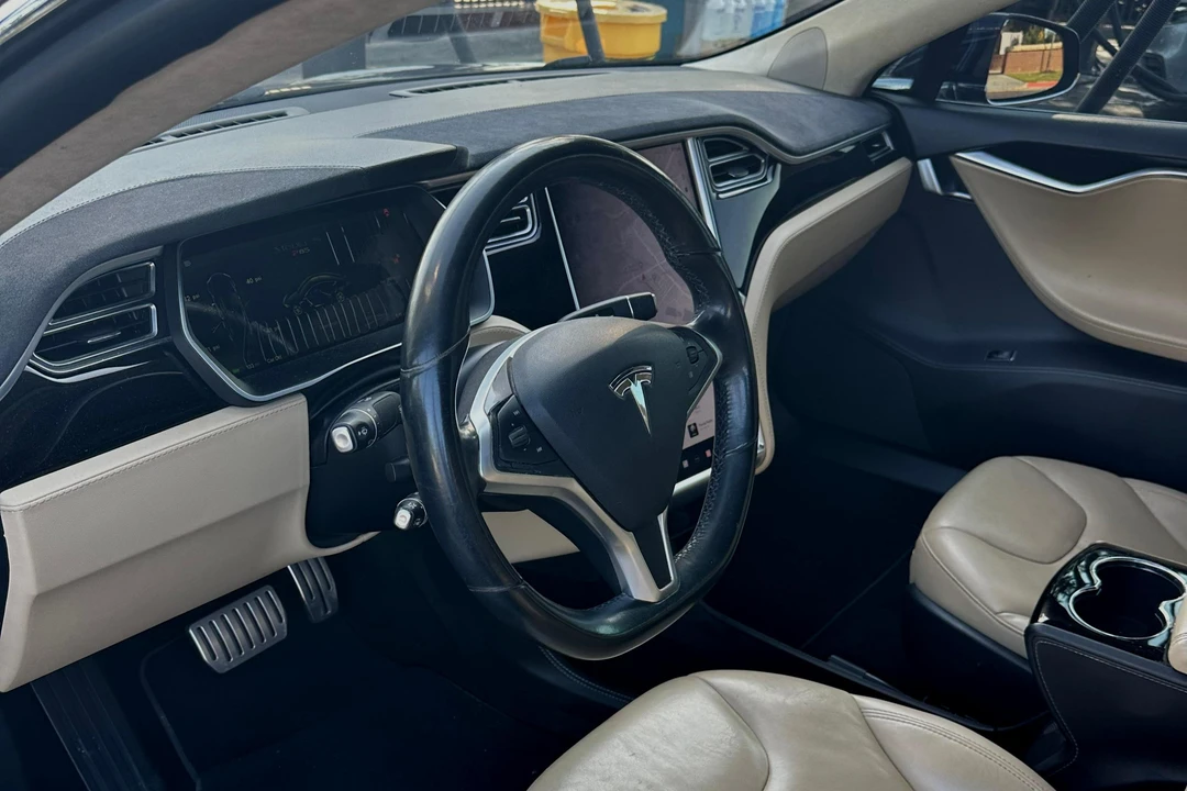 2014 Tesla Model S - Image 27 of 31
