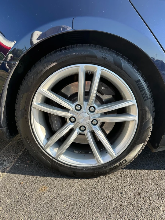 2014 Tesla Model S - Image 25 of 31