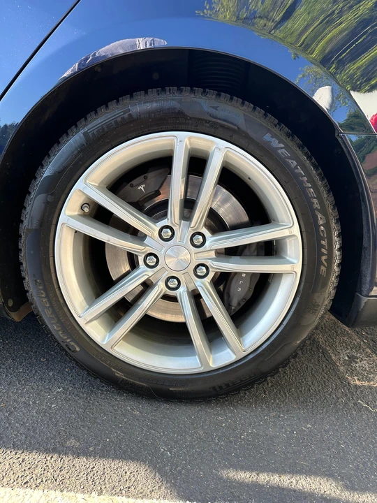 2014 Tesla Model S - Image 24 of 31
