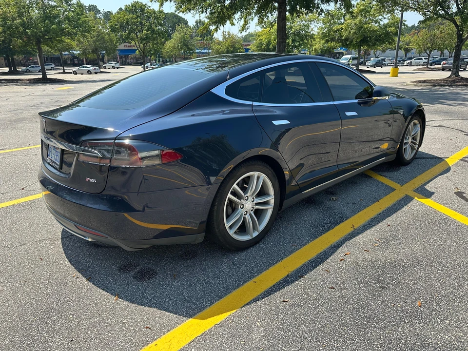 2014 Tesla Model S - Image 13 of 31