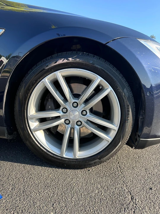 2014 Tesla Model S - Image 26 of 31