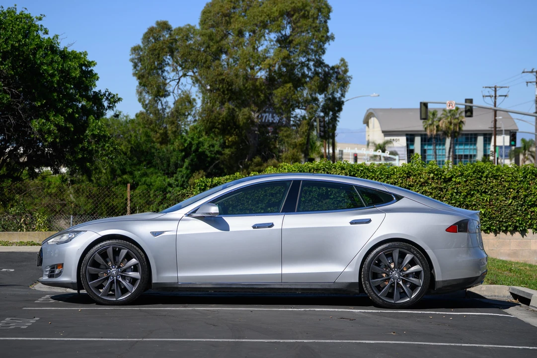 2014 Tesla Model S - Image 3 of 31