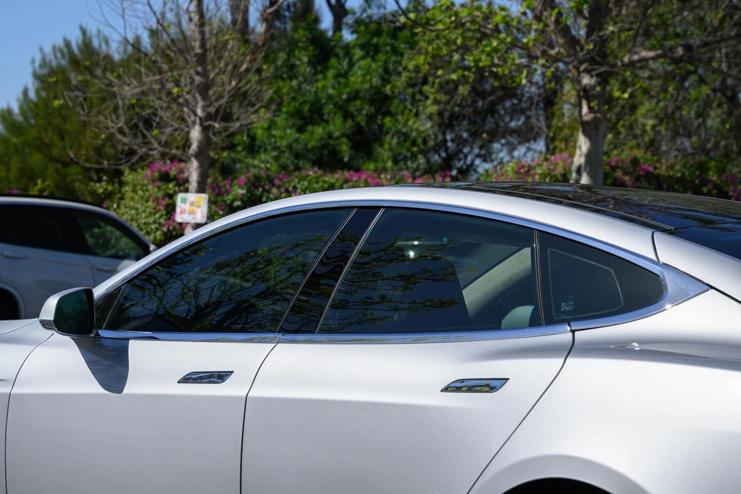 2014 Tesla Model S - Image 31 of 31