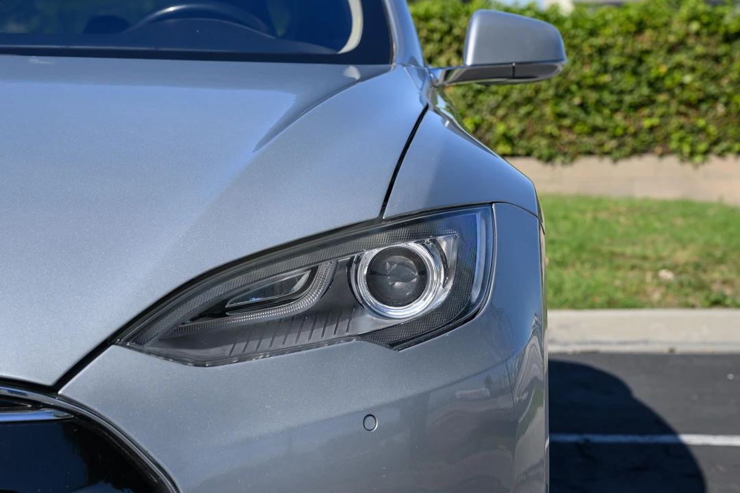 2014 Tesla Model S - Image 22 of 31