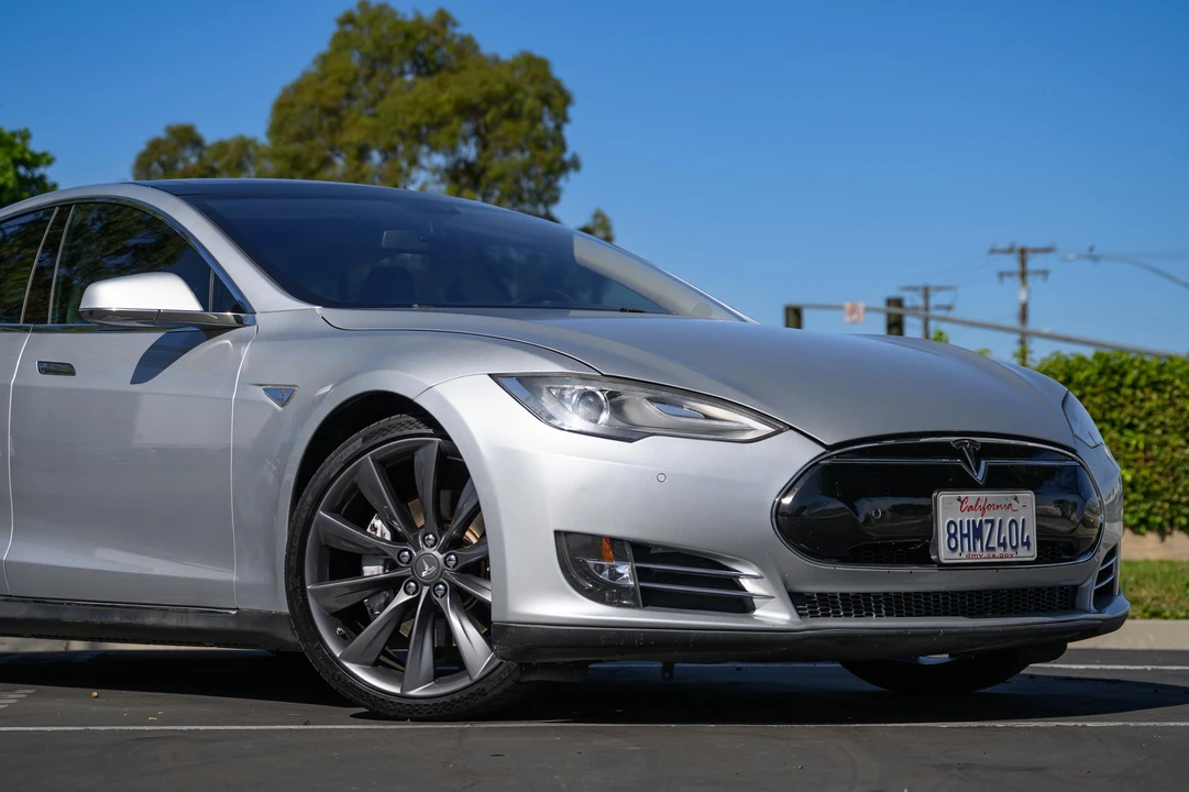 2014 Tesla Model S - Image 16 of 31