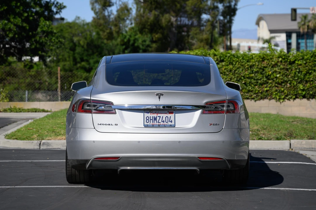 2014 Tesla Model S - Image 10 of 31