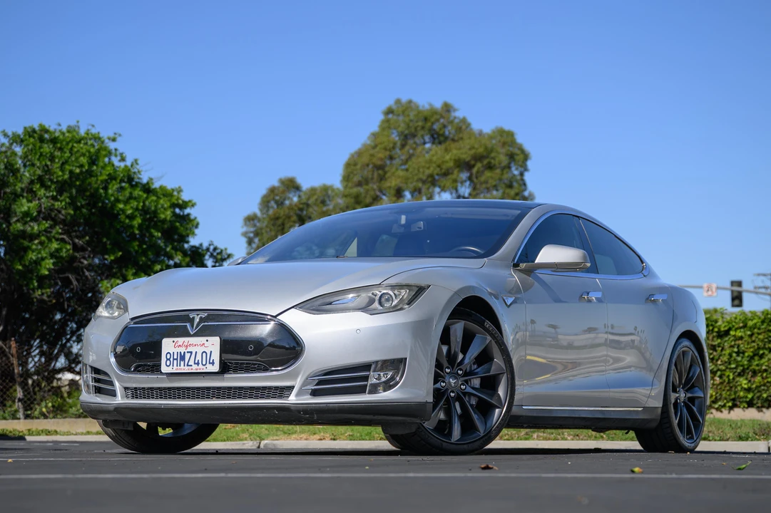 2014 Tesla Model S - Image 8 of 31