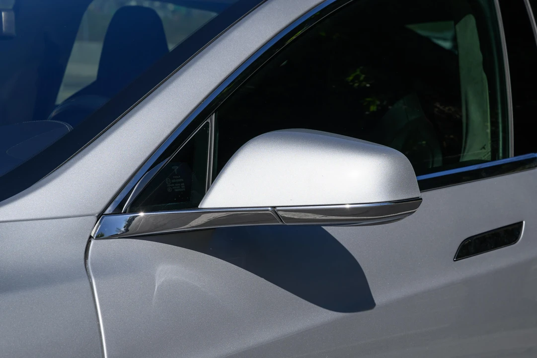 2014 Tesla Model S - Image 25 of 31
