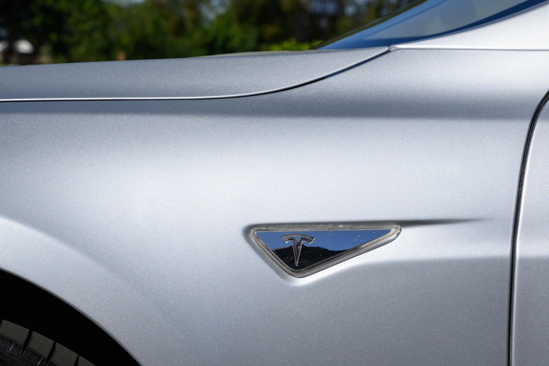 2014 Tesla Model S - Image 28 of 31