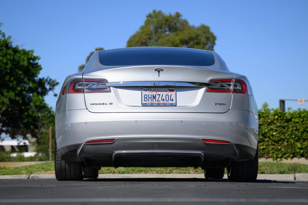 2014 Tesla Model S - Image 11 of 31
