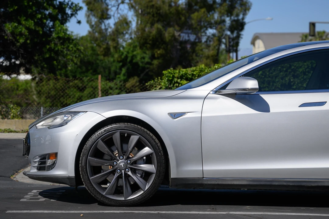 2014 Tesla Model S - Image 27 of 31