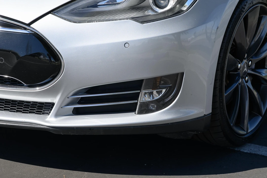 2014 Tesla Model S - Image 23 of 31