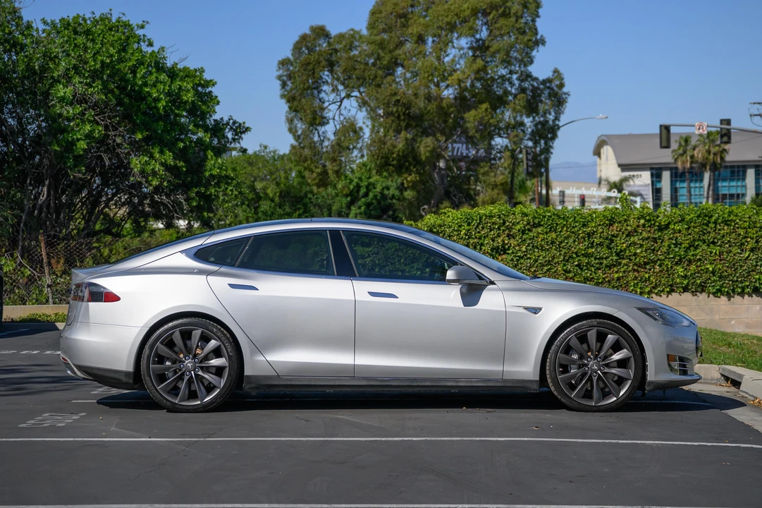 2014 Tesla Model S - Image 14 of 31