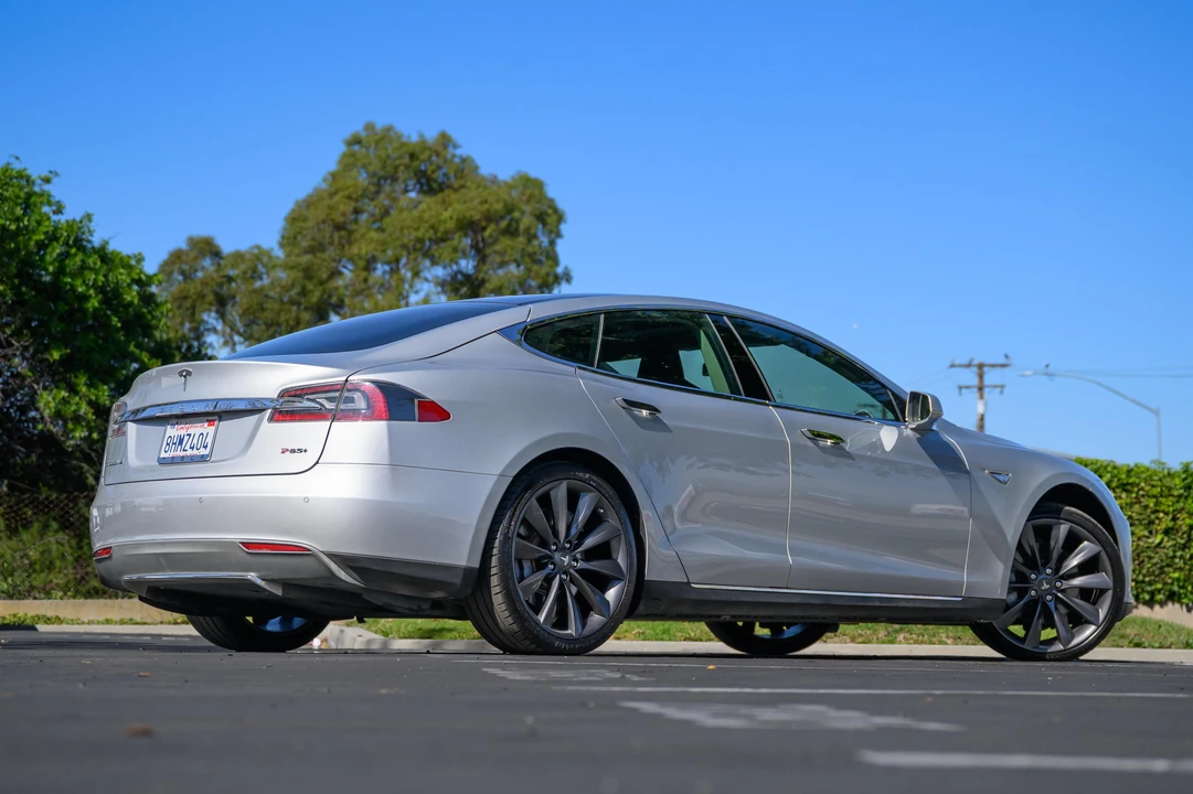 2014 Tesla Model S - Image 13 of 31