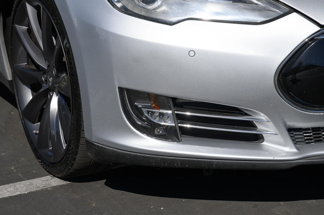 2014 Tesla Model S - Image 17 of 31