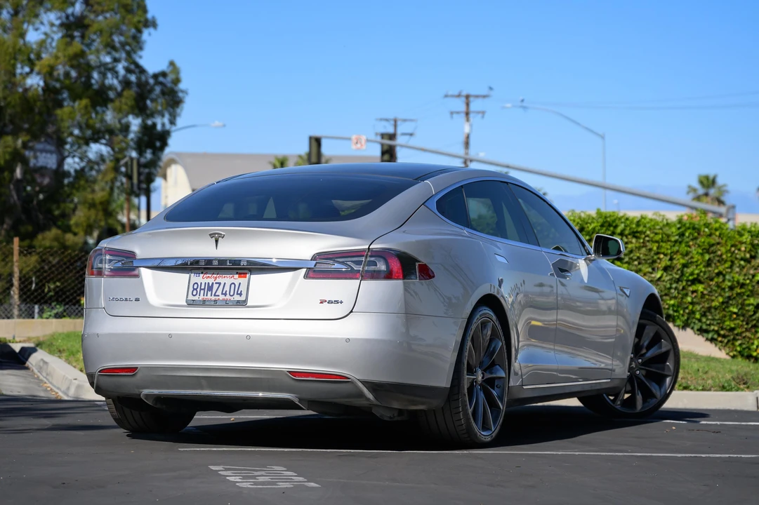 2014 Tesla Model S - Image 12 of 31