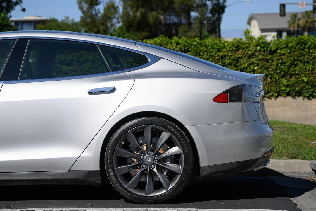 2014 Tesla Model S - Image 30 of 31
