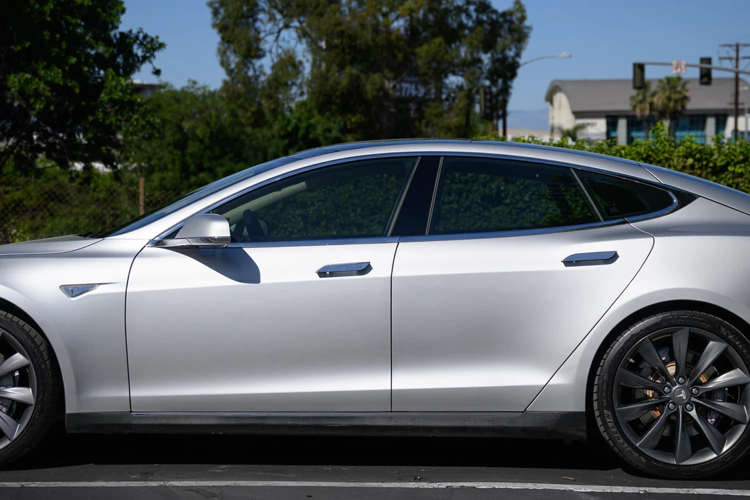 2014 Tesla Model S - Image 29 of 31
