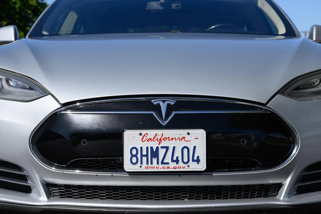 2014 Tesla Model S - Image 21 of 31