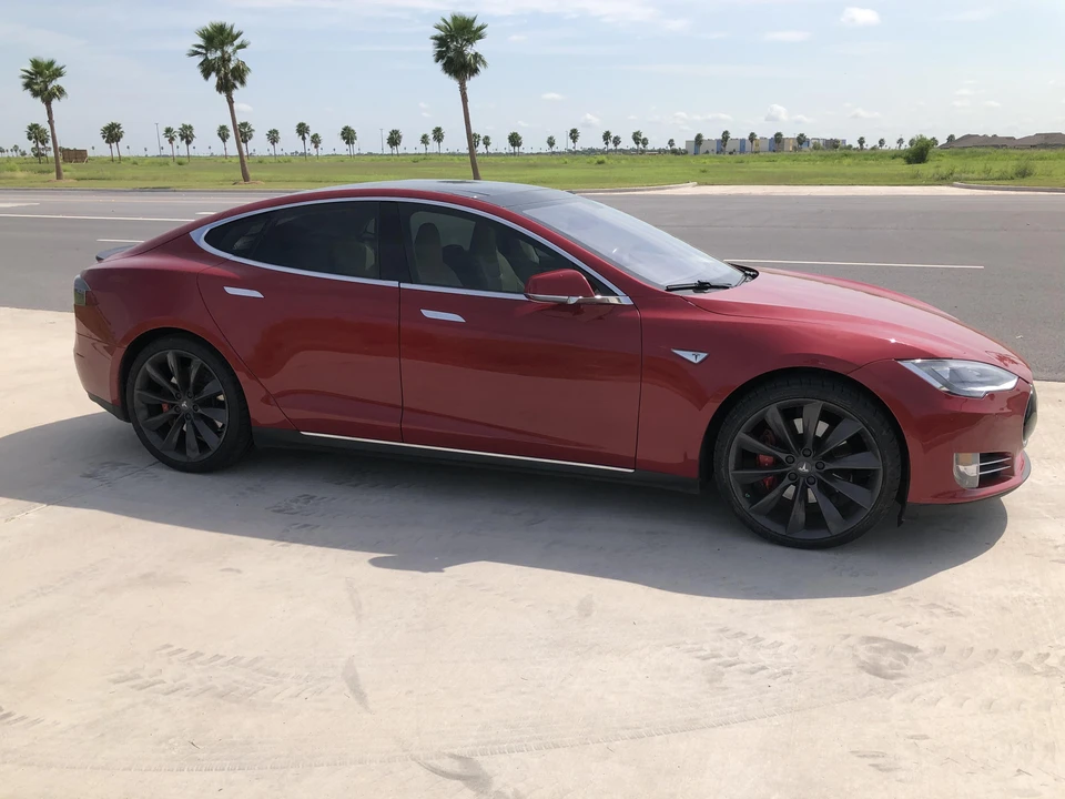 2014 Tesla Model S - Image 4 of 31