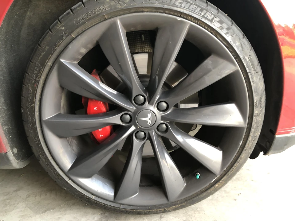 2014 Tesla Model S - Image 17 of 31