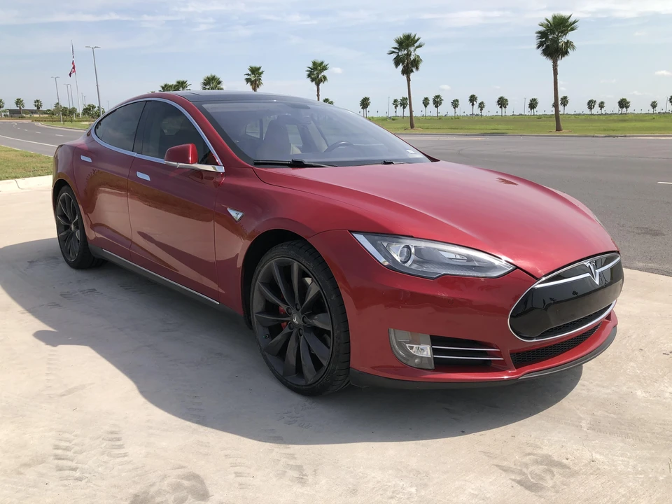 2014 Tesla Model S - Image 2 of 31