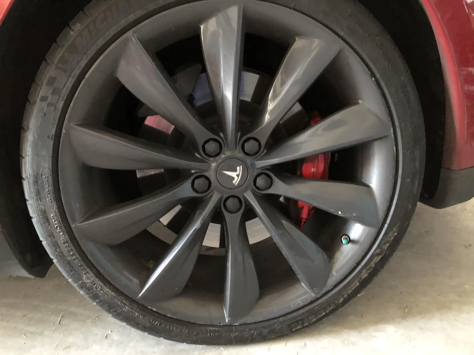 2014 Tesla Model S - Image 19 of 31