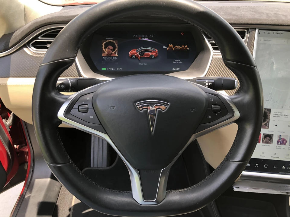 2014 Tesla Model S - Image 29 of 31
